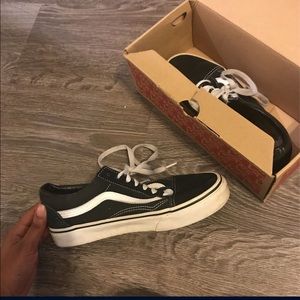 Old Skool black and white low top vans